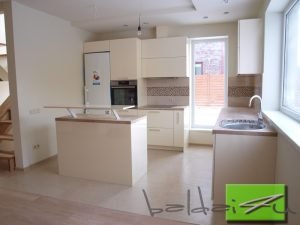 kreminiai virtuves baldai