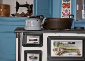 kaimo stiliaus baldai