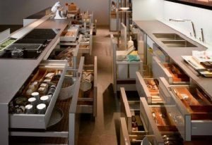 virtuvės spintelių erdvė