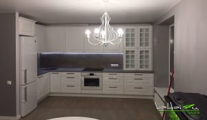 Balta klasikinė virtuvė