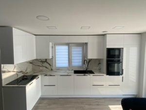 Virtuves baldu gamya nestandartiniai baldai